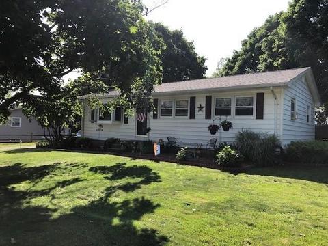 8 Joan Rd, Westerly, RI 02891 photo 2