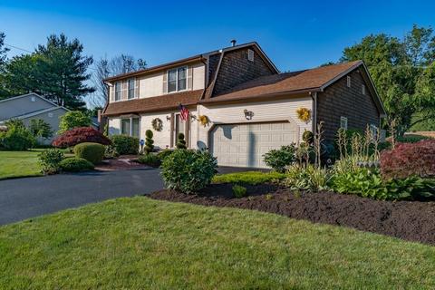 17 Fox Run, Cranston, RI 02921 photo 2