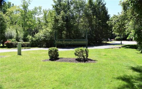 302 Holley Ln, Woonsocket, RI 02895 photo 5