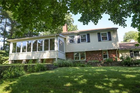 4 Cedar Crest Dr, Westerly, RI 02891 photo 3