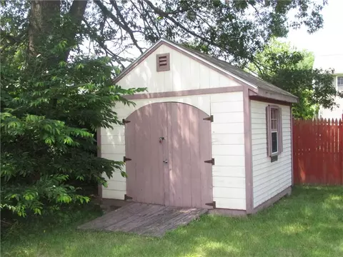45 Redwood St, Woonsocket, RI 02895 photo 3