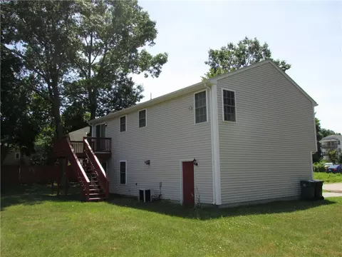 45 Redwood St, Woonsocket, RI 02895 photo 4