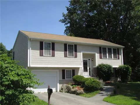 45 Redwood St, Woonsocket, RI 02895 photo 2