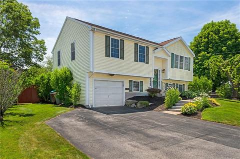 33 Baxter St, Woonsocket, RI 02895 photo 3