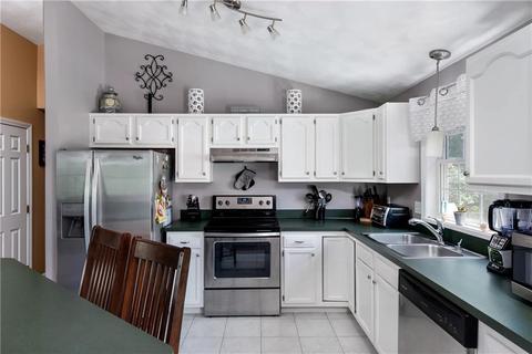 33 Baxter St, Woonsocket, RI 02895 photo 6