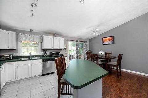 33 Baxter St, Woonsocket, RI 02895 photo 9