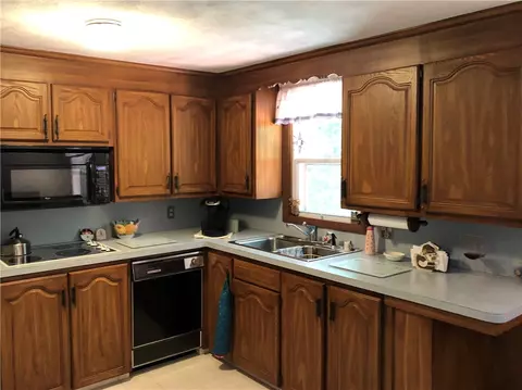 2 Gilbert St, Warwick, RI 02886 photo 6