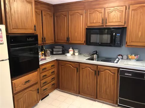 2 Gilbert St, Warwick, RI 02886 photo 5