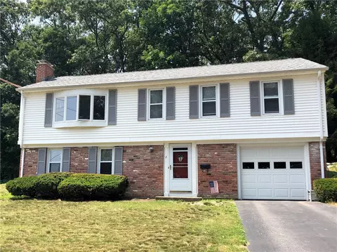 2 Gilbert St, Warwick, RI 02886 photo 1