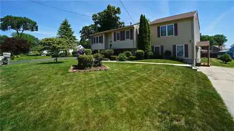 34 Ocean Ave, Warwick, RI 02889 photo 3
