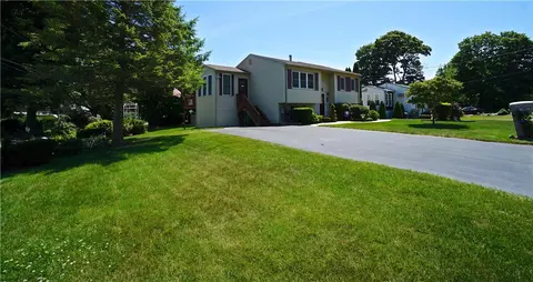 34 Ocean Ave, Warwick, RI 02889 photo 4