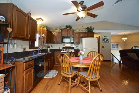 34 Ocean Ave, Warwick, RI 02889 photo 9