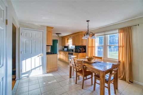 135 Walnut Hill Rd, Woonsocket, RI 02895 photo 6
