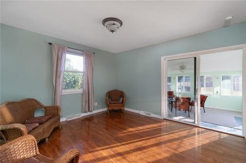 135 Walnut Hill Rd, Woonsocket, RI 02895 photo 4