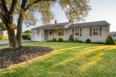 135 Walnut Hill Rd, Woonsocket, RI 02895 photo 1
