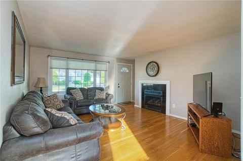 135 Walnut Hill Rd, Woonsocket, RI 02895 photo 3