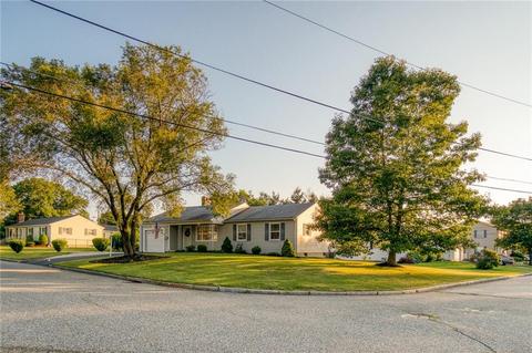 135 Walnut Hill Rd, Woonsocket, RI 02895 photo 2