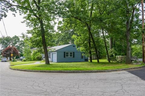 23 Pine Crest Dr, Woonsocket, RI 02895 photo 9