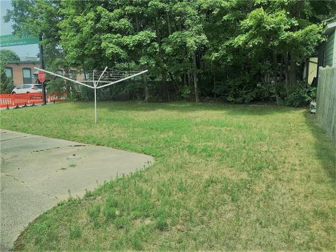 106 Cranston St, Woonsocket, RI 02895 photo 4