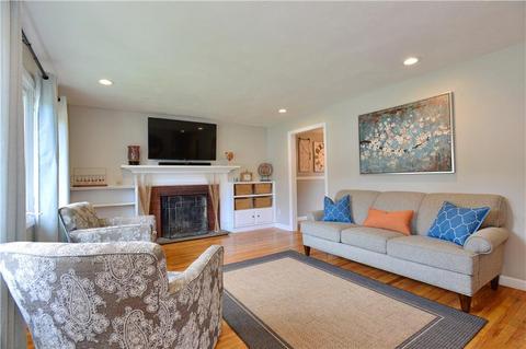 42 Tomahawk Ct, Warwick, RI 02886 photo 5