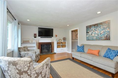 42 Tomahawk Ct, Warwick, RI 02886 photo 4