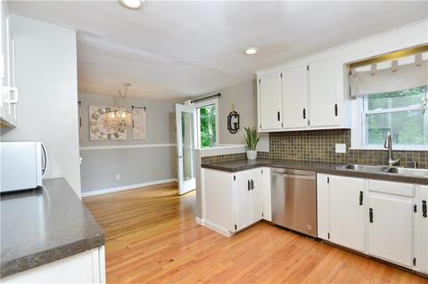 42 Tomahawk Ct, Warwick, RI 02886 photo 9