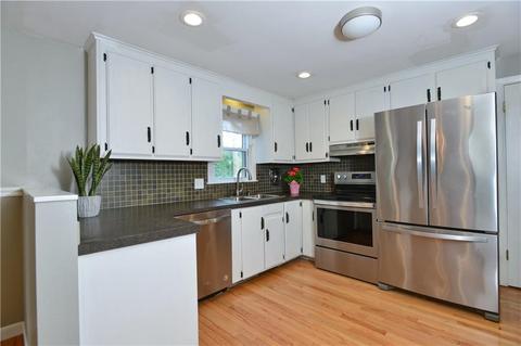 42 Tomahawk Ct, Warwick, RI 02886 photo 7