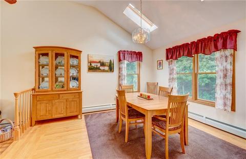 60 Derbyshire Dr, Cranston, RI 02921 photo 10