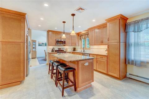 60 Derbyshire Dr, Cranston, RI 02921 photo 3