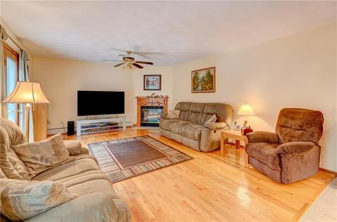 60 Derbyshire Dr, Cranston, RI 02921 photo 6
