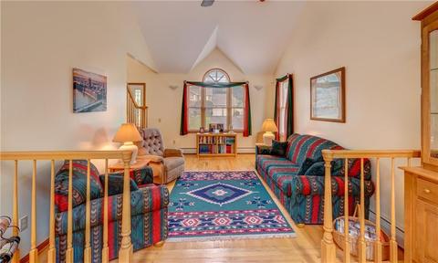 60 Derbyshire Dr, Cranston, RI 02921 photo 12