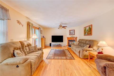 60 Derbyshire Dr, Cranston, RI 02921 photo 5