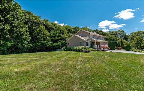 60 Derbyshire Dr, Cranston, RI 02921 photo 2