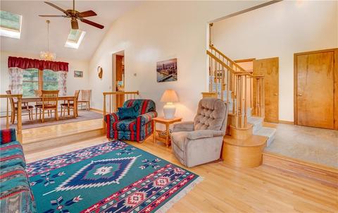 60 Derbyshire Dr, Cranston, RI 02921 photo 15