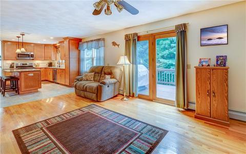 60 Derbyshire Dr, Cranston, RI 02921 photo 7