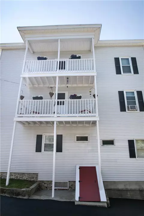350 Willow St, Woonsocket, RI 02895 photo 9