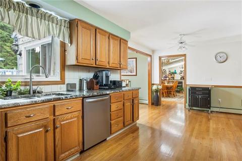 4 Dutchess Dr, Cranston, RI 02920 photo 5