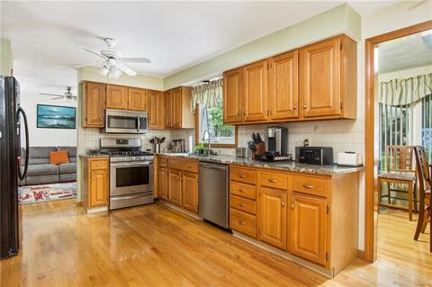 4 Dutchess Dr, Cranston, RI 02920 photo 3