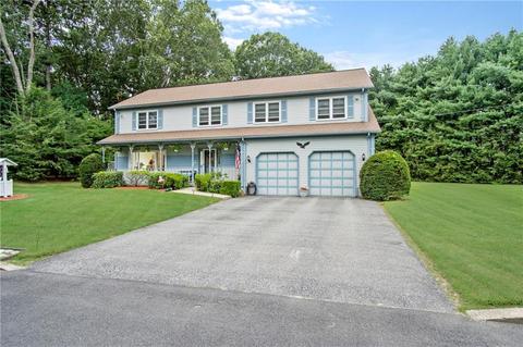 4 Dutchess Dr, Cranston, RI 02920 photo 2