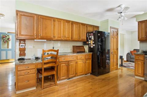 4 Dutchess Dr, Cranston, RI 02920 photo 4
