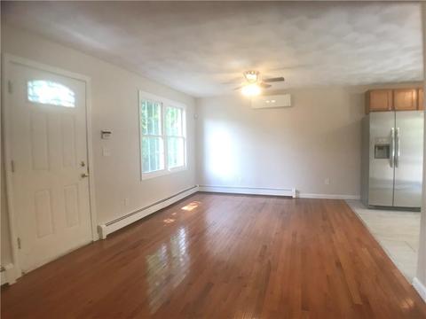 25 Bourne St, Warwick, RI 02889 photo 4