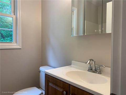 25 Bourne St, Warwick, RI 02889 photo 8