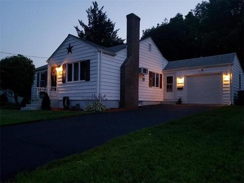 34 Macarthur Rd, Woonsocket, RI 02895 photo 2