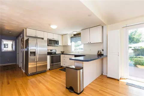 28 Grotto Ave, Warwick, RI 02888 photo 5