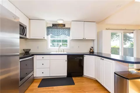 28 Grotto Ave, Warwick, RI 02888 photo 6