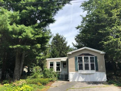 30 Maplewood Dr, Mapleville, RI 02839 photo 1