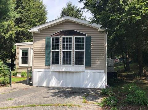 30 Maplewood Dr, Mapleville, RI 02839 photo 2