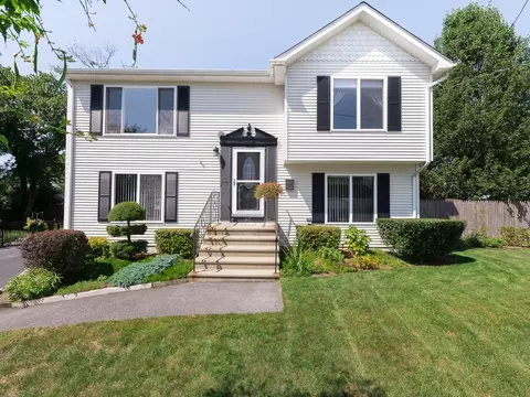 67 Vanstone Ave, Warwick, RI 02889 photo 1
