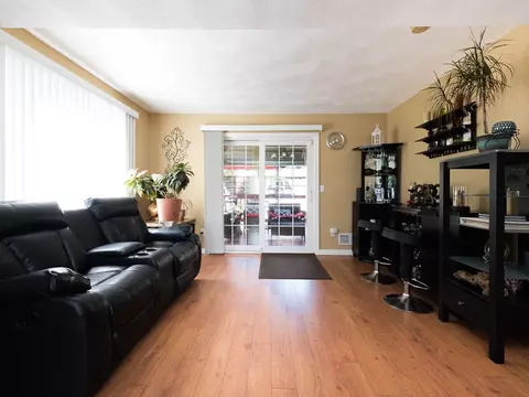 67 Vanstone Ave, Warwick, RI 02889 photo 13