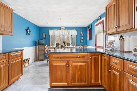 10 Stone Gate Dr, Coventry, RI 02816 photo 7